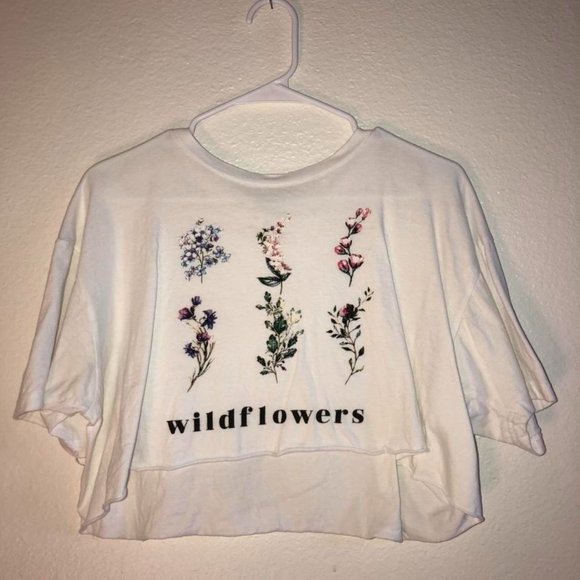 Tilly's Tops - cropped wildflowers tee